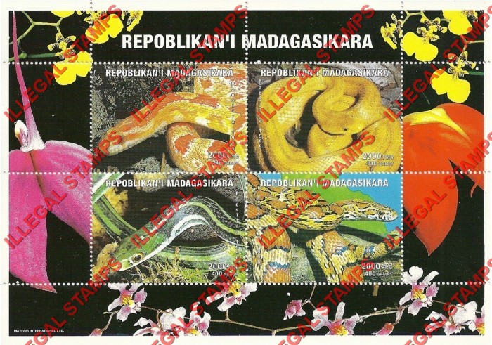 Madagascar 1999 Snakes Illegal Stamp Souvenir Sheet of Four