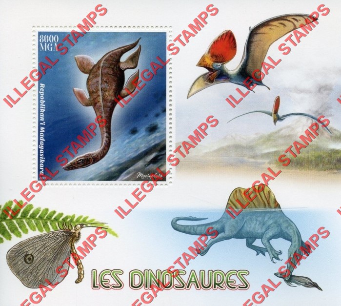 Madagascar 2017 Dinosaurs Illegal Stamp Souvenir Sheet of 1