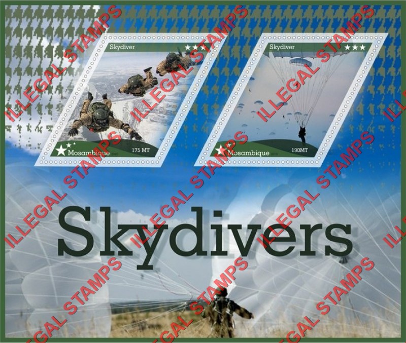  Mozambique 2018 Skydivers Counterfeit Illegal Stamp Souvenir Sheet of 2
