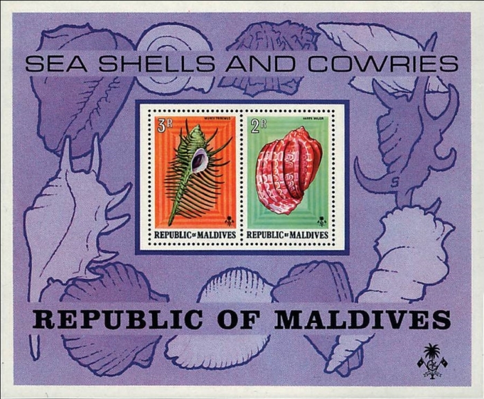 1975 Sea Shells and Cowries Souvenir Sheet
